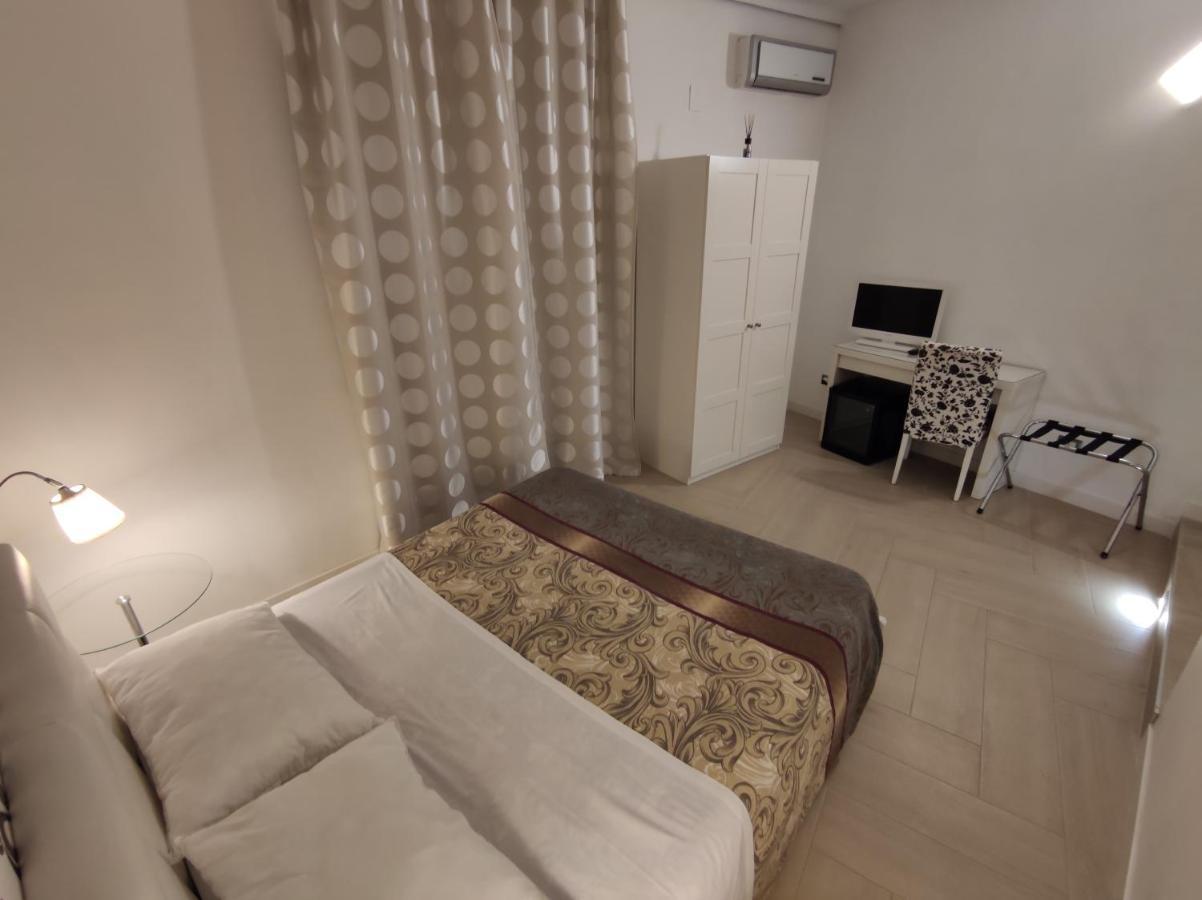 Sami Rooms - Teatro A 400 Mt - Ortigia A 1500 Mt - 시라쿠사 외부 사진